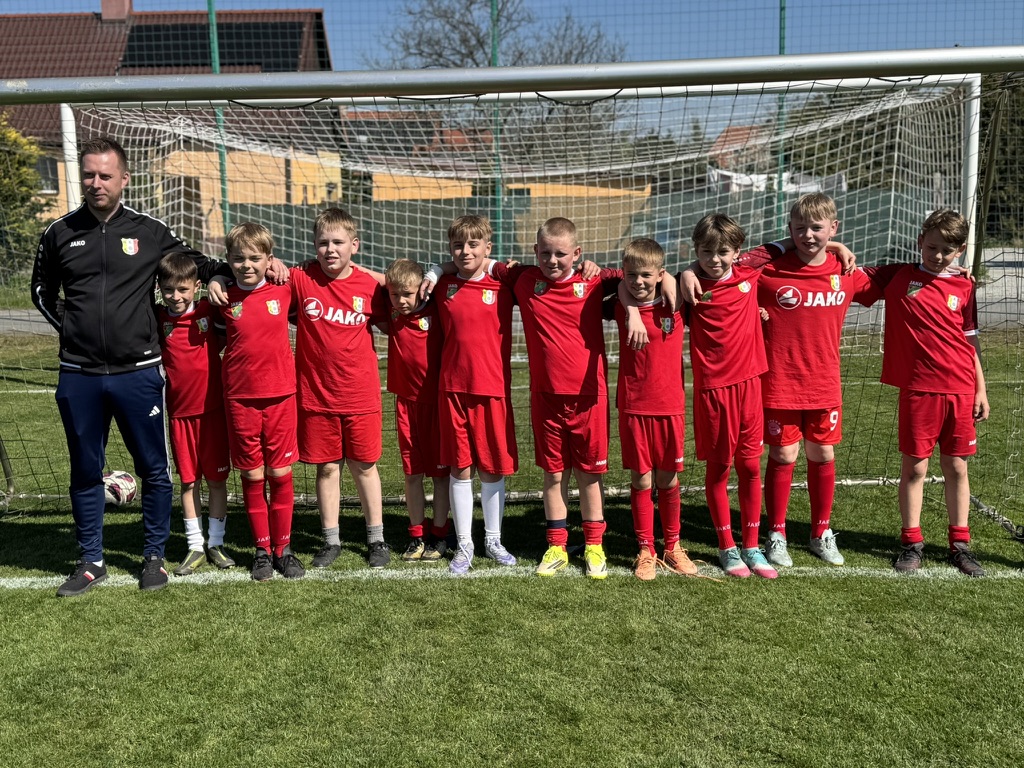 Zdjęcie z wpisu: W piękną słoneczną sobotę drużyny Orlika I i II udały się na pierwszy turniej DolZPN do… – fanpage WKS Wierzbice